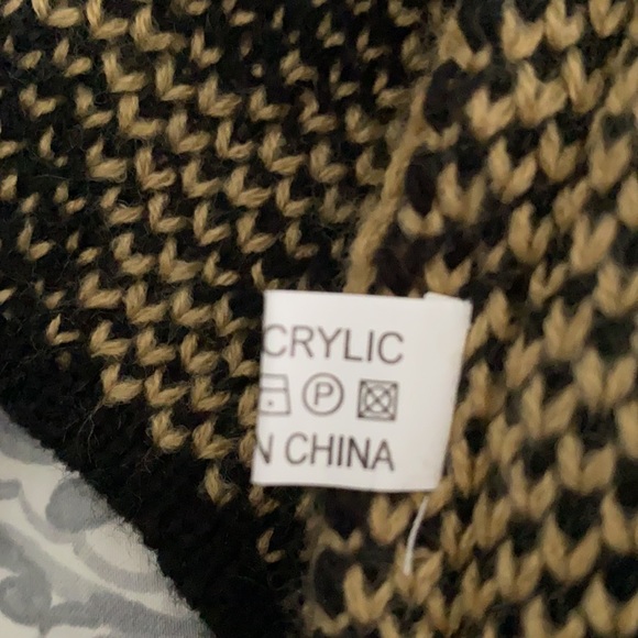 NWOT Leopard knit sweater / cape with clasp. One size fits most. - Picture 11 of 12